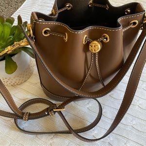 Tory Burch T Bucket Bag in Brown Leather